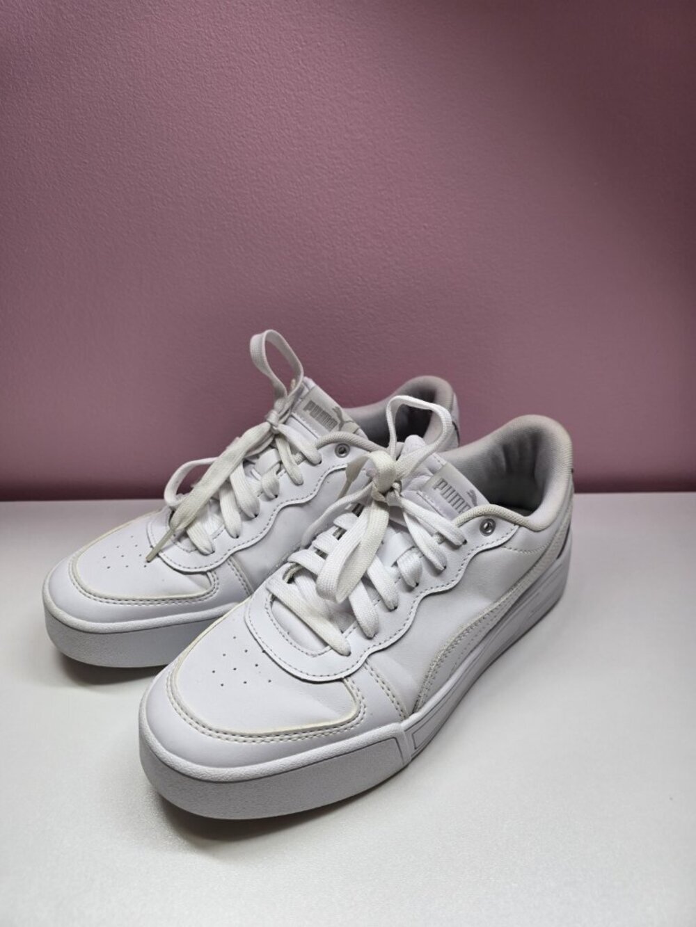 Puma Skye Womens Size 8 White Outdoor Walking Leather Running Shoes Sneakers